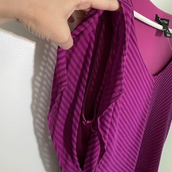 NWOT White House Black Market Fuchsia Split Shoulder Top - Picture 5 of 5